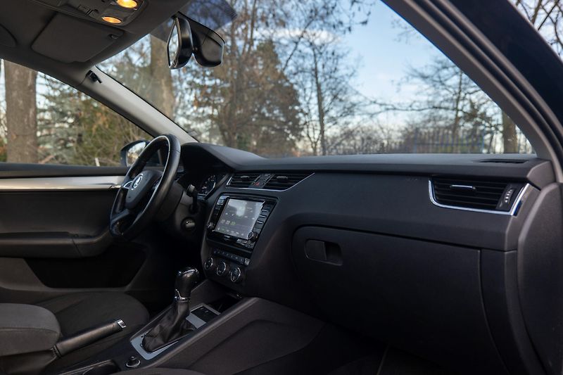 Škoda Octavia 2.0 TDI 110 kW DSG Tažné Navig - fotka 14 z 31