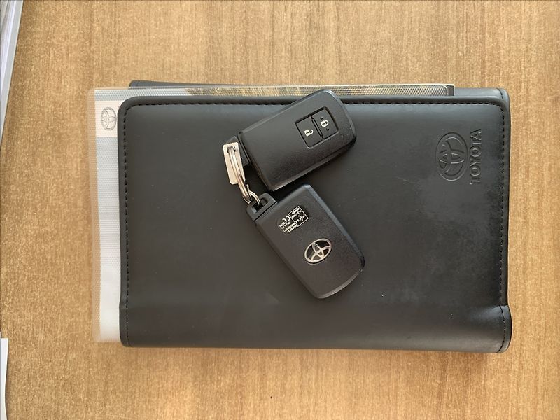Toyota Auris 1,8 HYBRID 1.MAJ.,ČR,SERVISKA - fotka 20 z 20