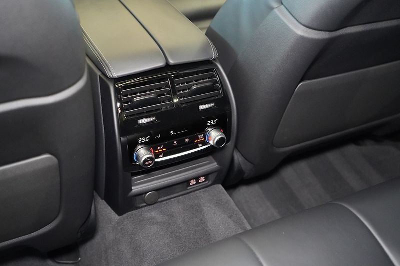 BMW Řada 5 M550i xDrive, Nezávislé, Laser - fotka 48 z 50