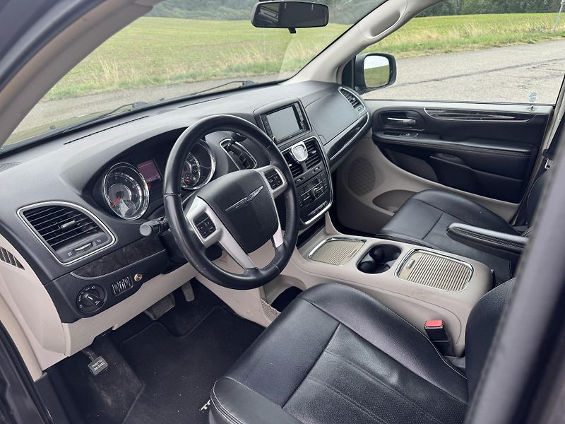 Chrysler Town & Country (2016) 3.6 V6 DOL. KM,SERVSNI KN - fotka 13 z 31