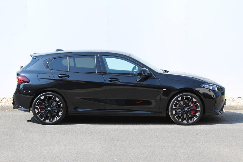 BMW Řada 1 M135 xDrive - fotka 3 z 23