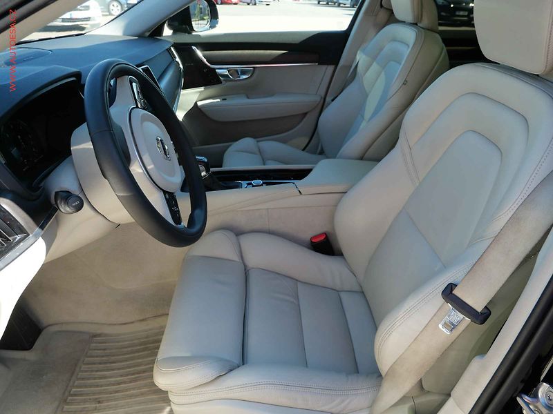 Volvo V90 (2018) 2.0 D5 4x4, Cross Country - fotka 9 z 34