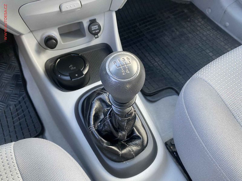 Hyundai Accent (2009) 1.4i, ČR, Klima - fotka 16 z 16