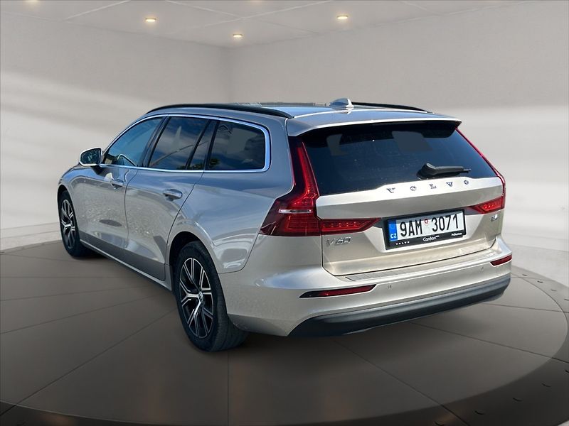 Volvo V60 2,0 B4 benzin Core AT - fotka 4 z 11