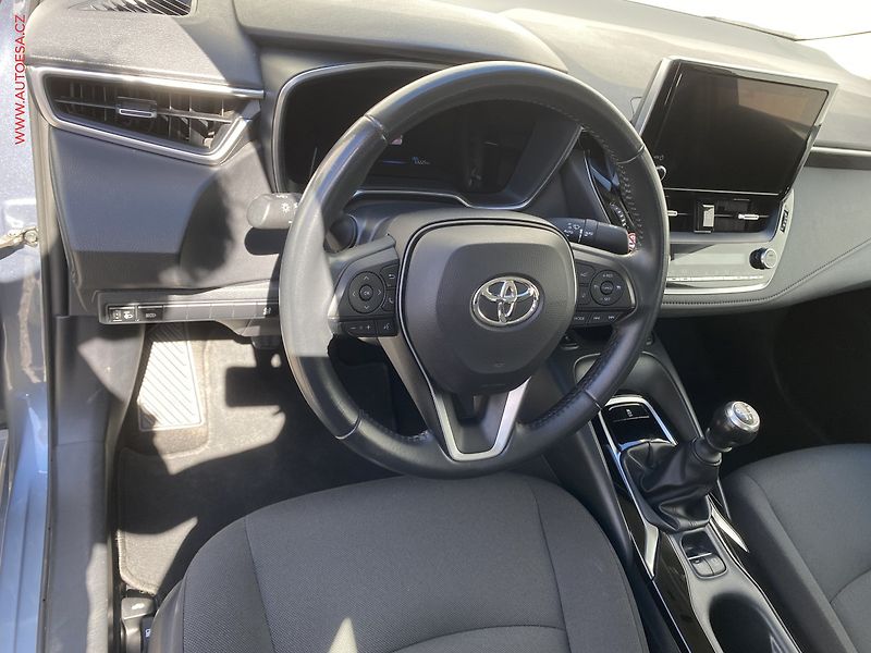 Toyota Corolla (2023) 1.5, 2.maj,ČR, Comfort, navi - fotka 12 z 19