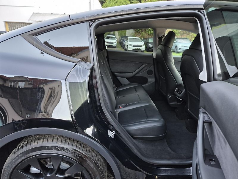 Tesla Model Y RWD 235kw 95,3 % - fotka 15 z 49