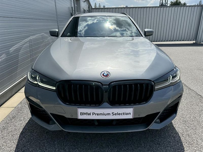 BMW Řada 5 520d xDrive Touring - fotka 7 z 17