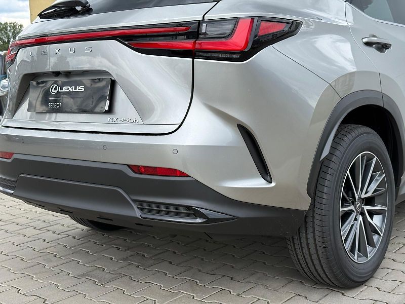 Lexus NX 350h 2,5 HSD e-CVT Executive 4×4 E- - fotka 29 z 29