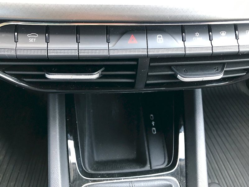 Škoda Octavia (2023) COM AMB TD 110/2.0 M6F - fotka 23 z 24