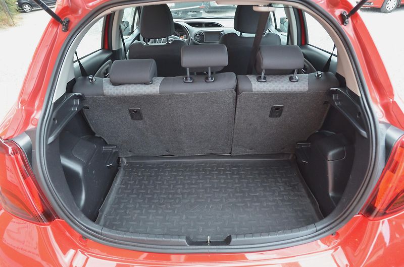 Toyota Yaris (2015) // REZERVOVÁNO //  - fotka 29 z 31