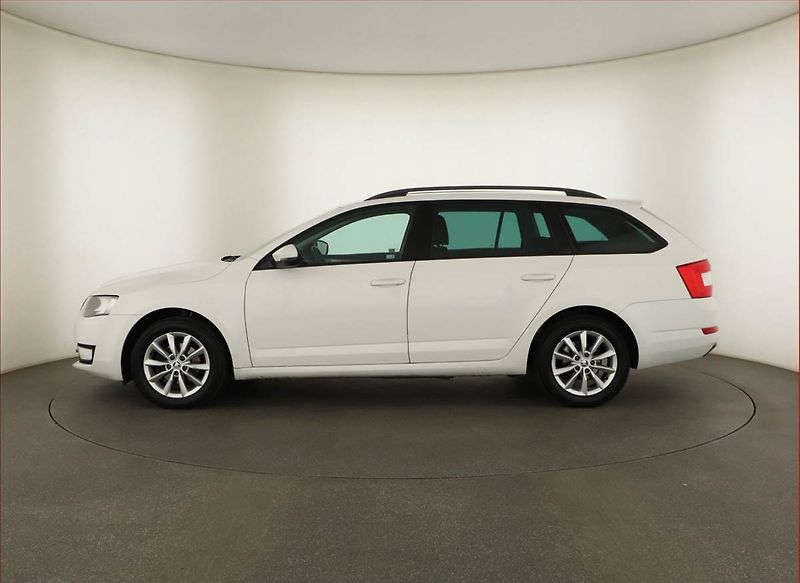 Škoda Octavia (2015) 1.6 TDI, Tempomat - fotka 3 z 13