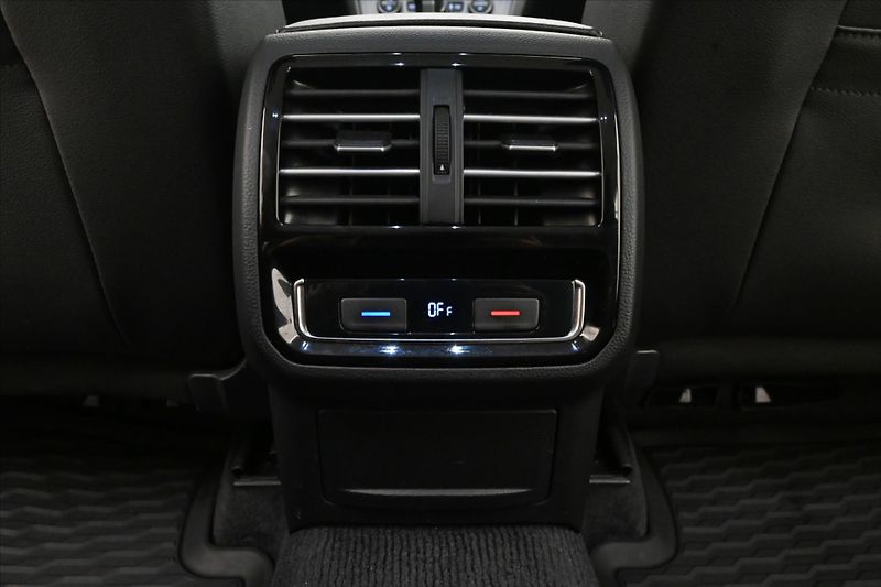 Volkswagen Passat 2,0 TDI 140kW DSG Alltrack 4Mo - fotka 21 z 32