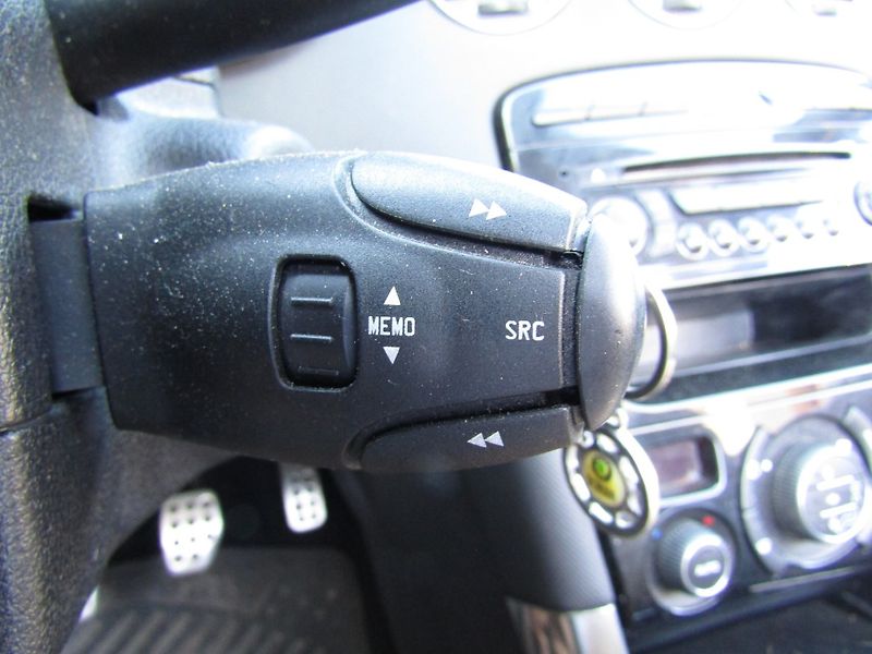 Peugeot 308 (2010) CC 1.6 HDI 82kW - fotka 19 z 30