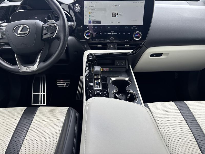 Lexus NX 350h (2024) 2.5HSD, 4x4, F-Sport top, ČR - fotka 12 z 21