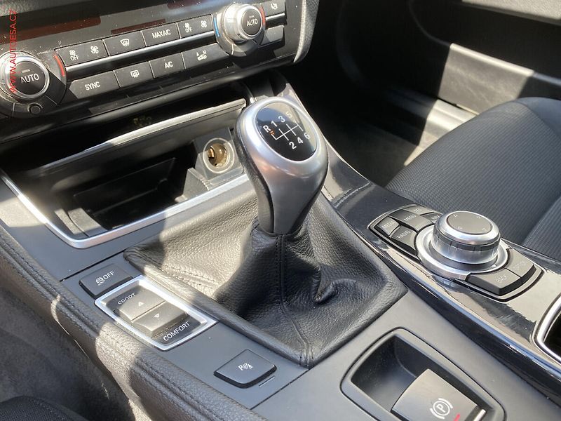 BMW Řada 5 (2016) 2.0d 520d, ČR, LED - fotka 17 z 20