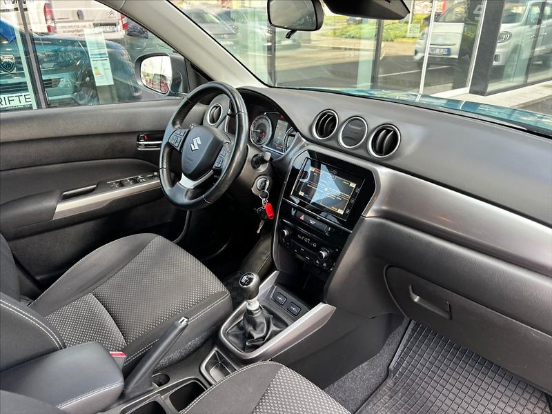 Suzuki Vitara 1,4 BoosterJet  Premium Hybrid - fotka 16 z 28