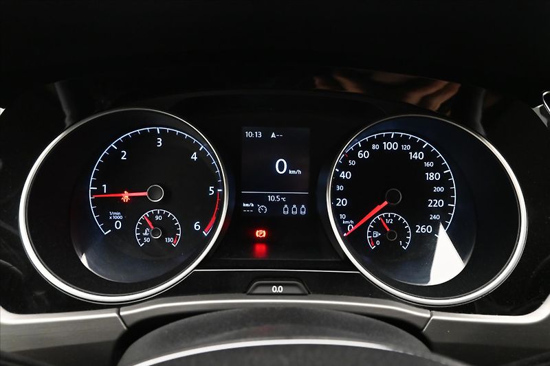 Volkswagen Touran 1,6 TDI 85kW Navi Senzory - fotka 16 z 30