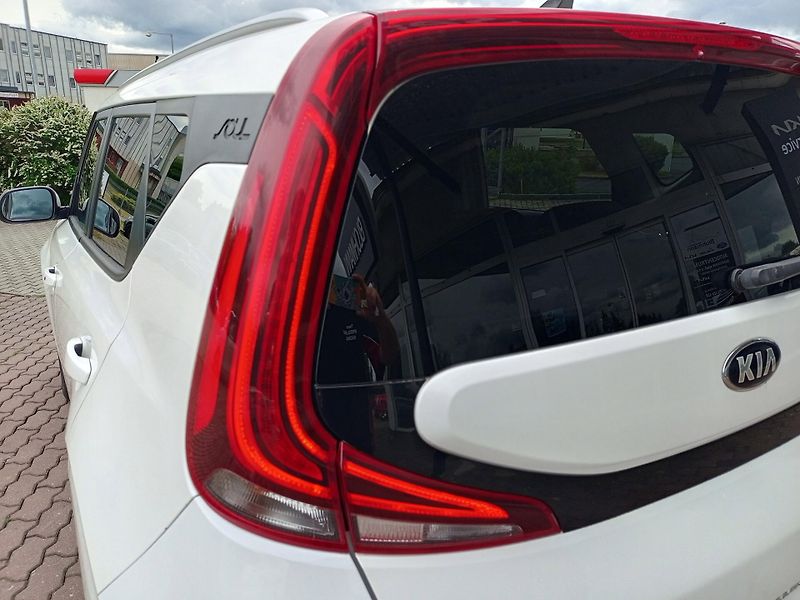 Kia e-Soul (2020) 150 kw - baterie 64 kwh - fotka 7 z 16