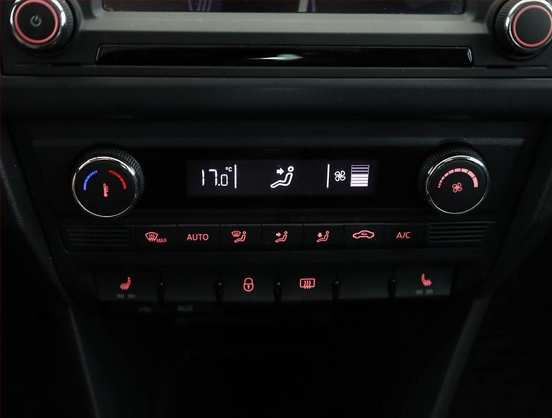Seat Toledo (2015) 1.2 TSI, Serv.kniha, Navi - fotka 12 z 18