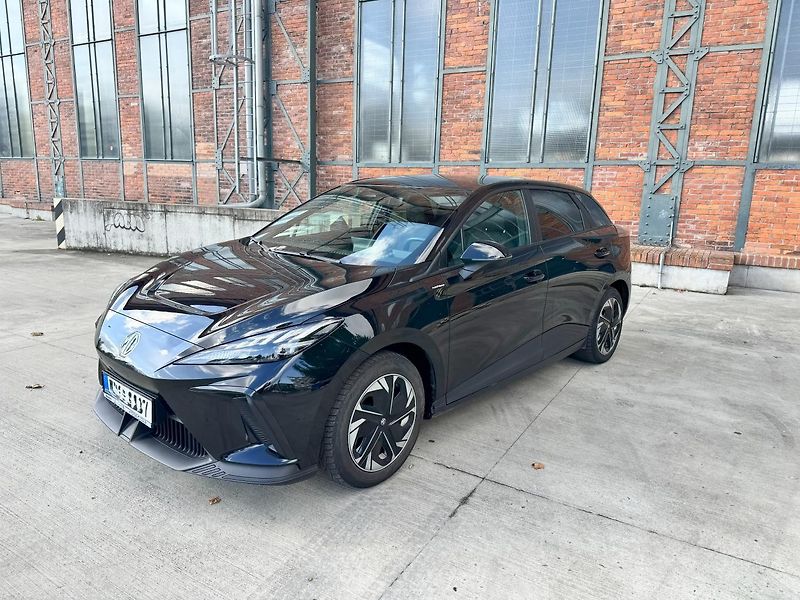 MG MG4 (2023) EV Elegance 64 kW - fotka 2 z 18