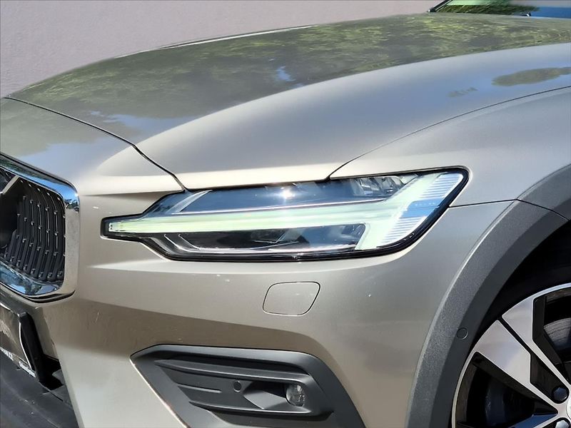 Volvo V60 2,0 D4 AWD Cross Country - fotka 5 z 19