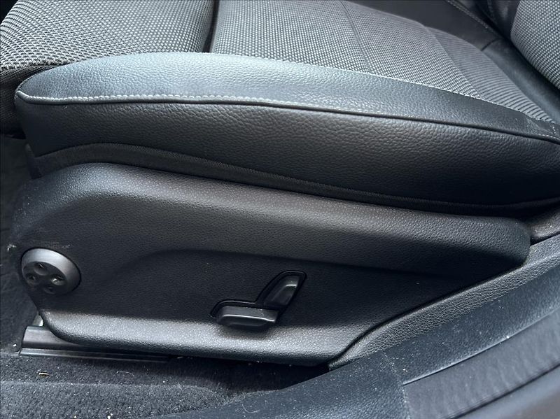 Mercedes-Benz Třídy E 2,0 E 220 d / 9G-TRONIC - fotka 23 z 35