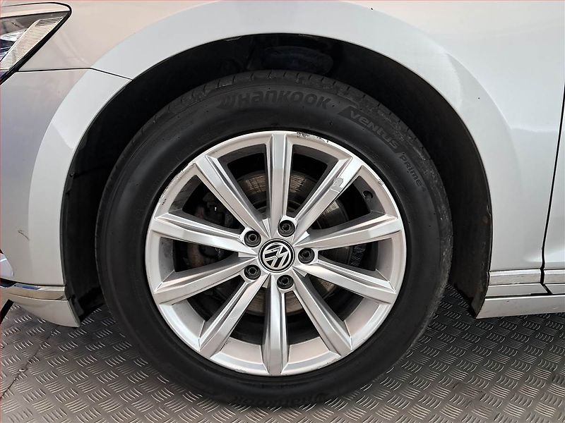 Volkswagen Passat (2016) 2.0 TDI, Kůže, Navi, Tempomat - fotka 15 z 20