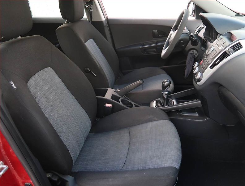Kia Ceed (2010) 1.6 CVVT, Serv.kniha - fotka 9 z 16