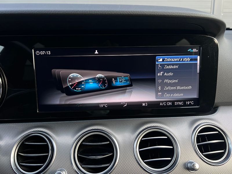 Mercedes-Benz Třídy E 220d Business-P.KAMERA-TAŽNÉ.Z - fotka 38 z 49