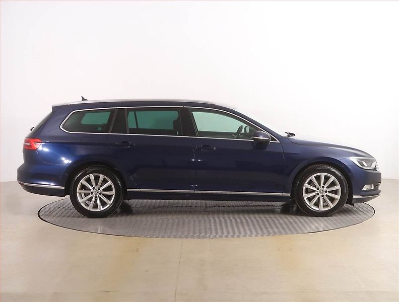 Volkswagen Passat (2019) 2.0 TDI, Kůže, Navi, Tempomat - fotka 6 z 19