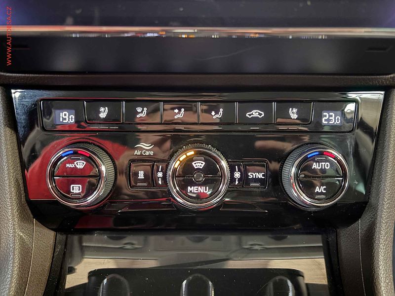 Škoda Superb (2019) 2.0 TDi 4x4, ČR, L&K, DSG - fotka 16 z 18