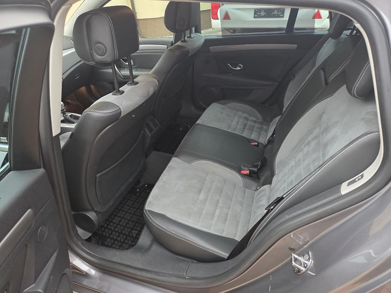Renault Laguna 2.0dCi GT 131kW BOSE*4CONTROL* - fotka 30 z 38