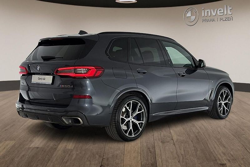BMW X5 M50d - fotka 3 z 29