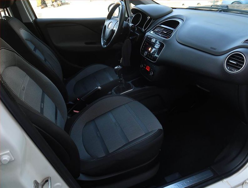 Fiat Punto Evo (2010) 1.2, nová STK, jezdí dobře - fotka 9 z 15