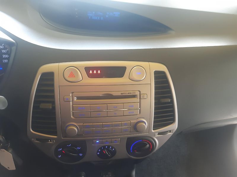 Hyundai i20 1.2 I KLIMA 57KW - fotka 11 z 19