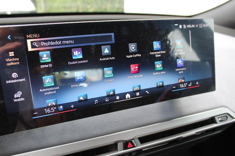 BMW iX xDrive45, 300kW - fotka 15 z 25