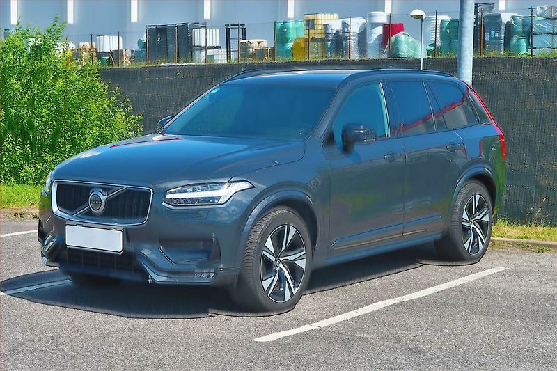 Volvo XC90 (2020) R-Design B5 AWD - fotka 2 z 21