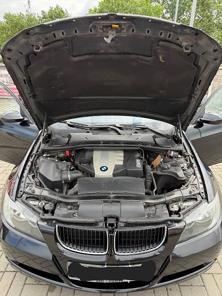 BMW Řada 3 (2008) BMW E90 320d - fotka 6 z 11