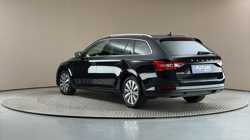 Škoda Superb 2.0 TDI DSG Style Combi - fotka 2 z 30