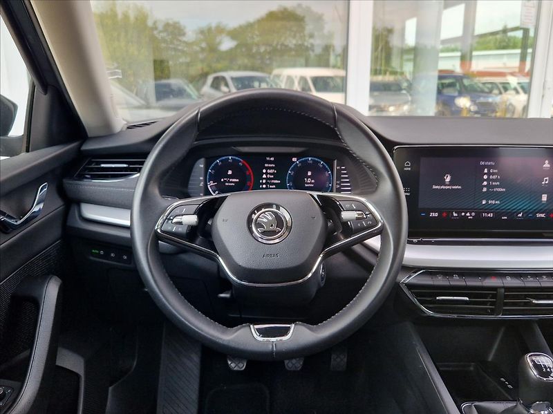 Škoda Octavia 2,0 TDI DSG TOPSTAV +ZIMNÍPNEU - fotka 21 z 46