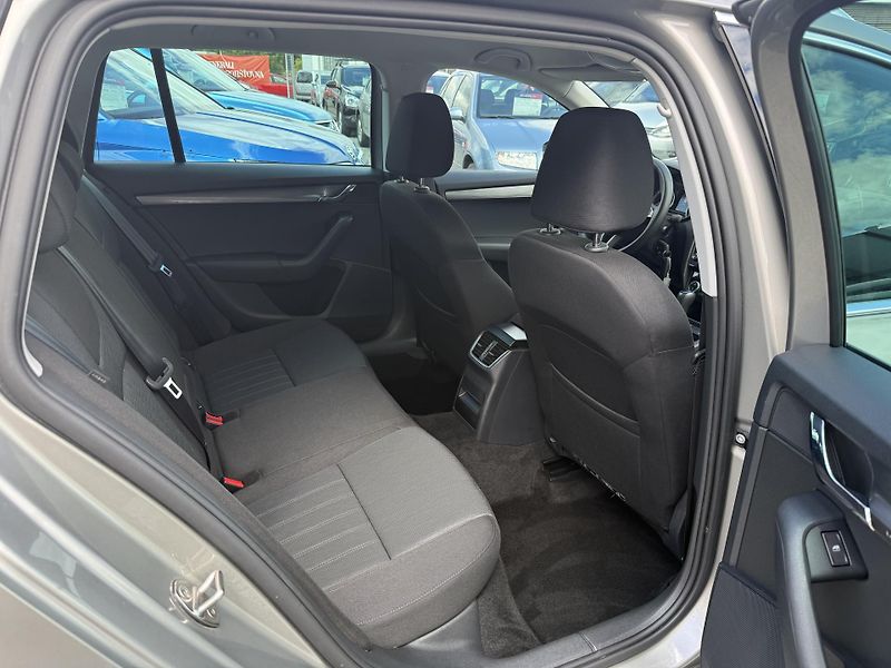 Škoda Octavia 1.5 TSI DSG STYLE - fotka 12 z 14