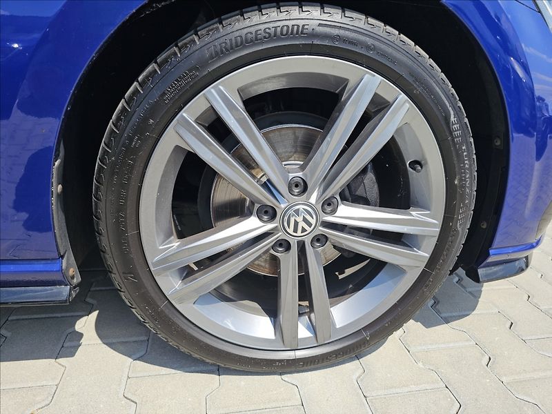 Volkswagen Golf 1,4TSi R-Line Webasto NAVI - fotka 39 z 43