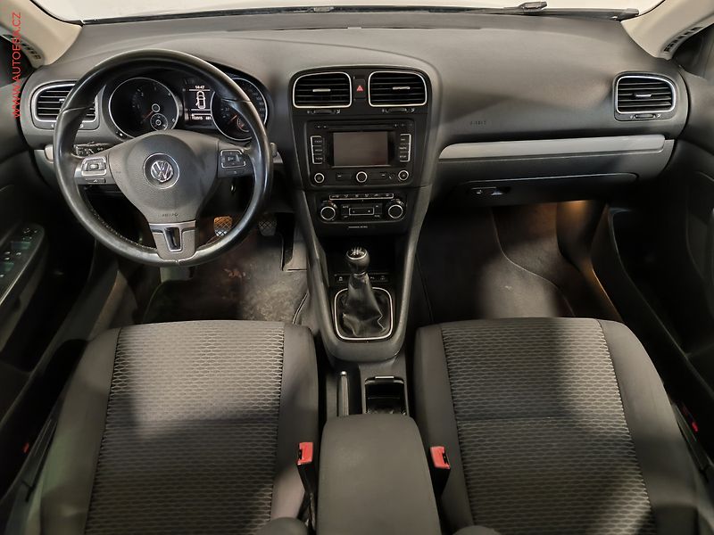 Volkswagen Golf (2011) 1.6 TDi, Trendline, navi - fotka 8 z 17
