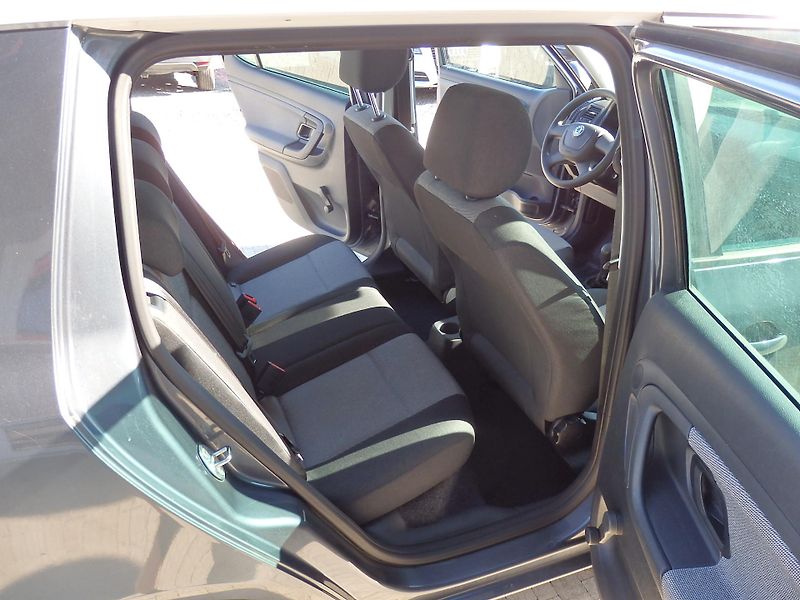 Škoda Fabia 1.4 16V KLIMATIZACE, ASR - fotka 9 z 24