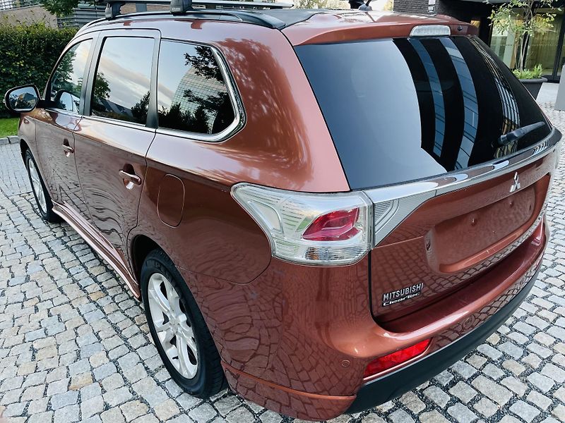 Mitsubishi Outlander 2.2D 4x4 7MÍST KAMERA SERVISKA - fotka 17 z 47
