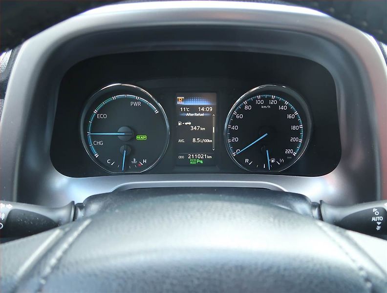 Toyota RAV4 (2018) 2.5 Hybrid, 4X4, Automat - fotka 11 z 16