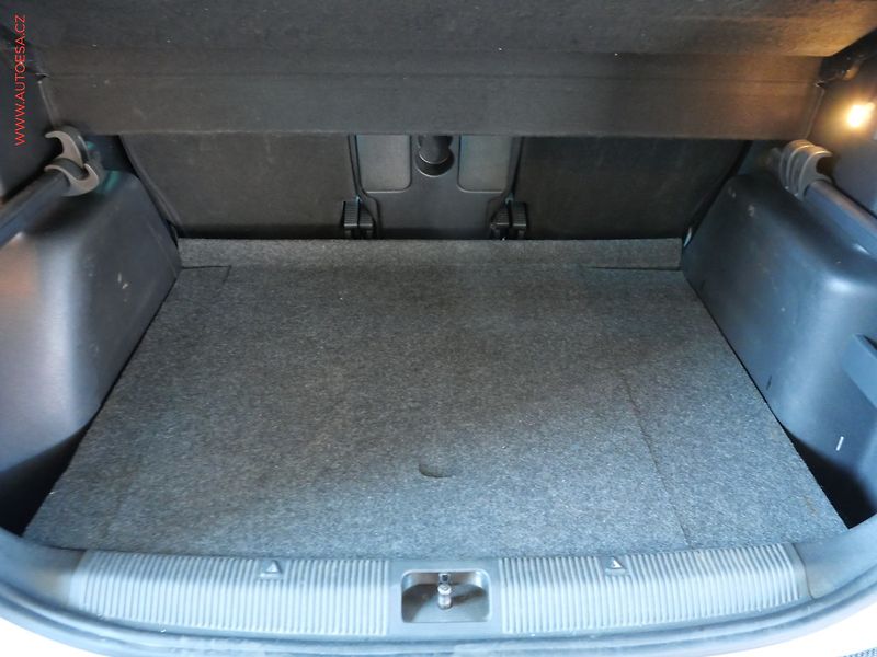 Škoda Yeti (2016) 2.0 TDi 4x4, ČR, AC, TZ - fotka 7 z 19