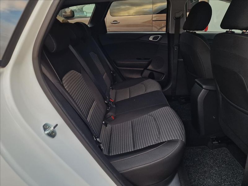 Kia Ceed 1.5 T-GDI 118kW TOP SW,1.Maj. - fotka 15 z 50