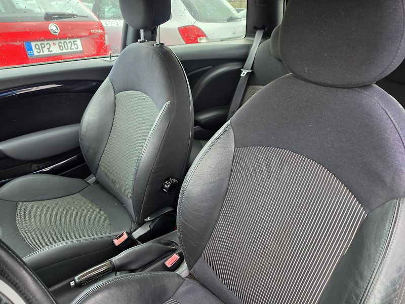 Mini Cooper S 1.6 128Kw Xenon Harman - fotka 9 z 19