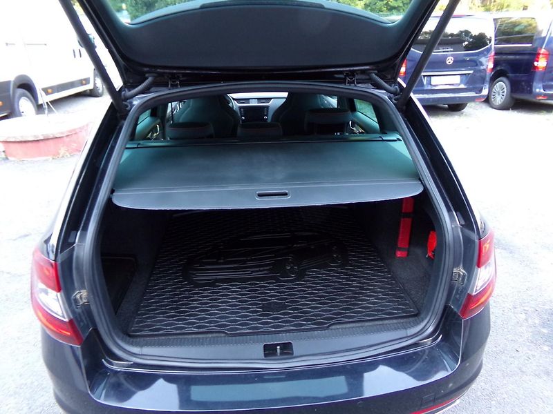 Škoda Octavia 2,0 COMBI RS 135kW BLACK EDITI - fotka 21 z 24